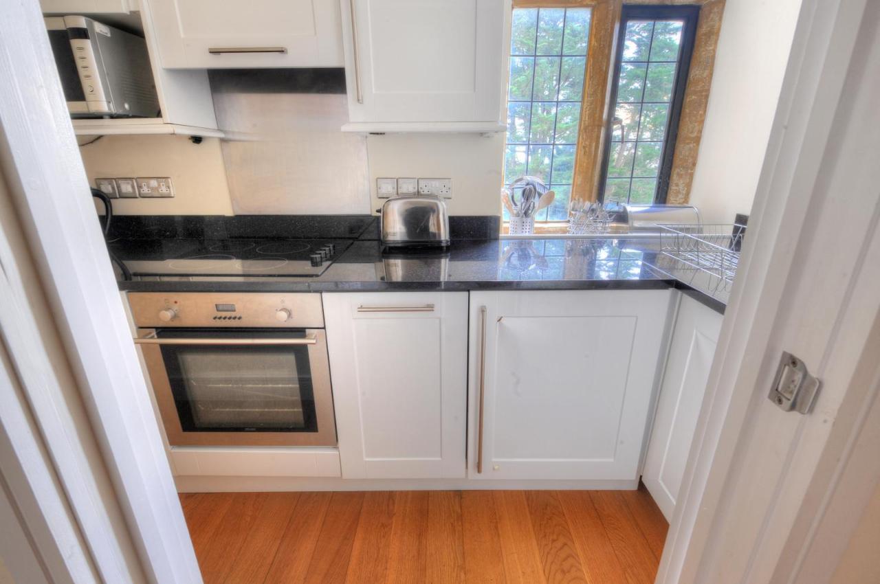 7 Coram Tower Apartment Lyme Regis Bagian luar foto
