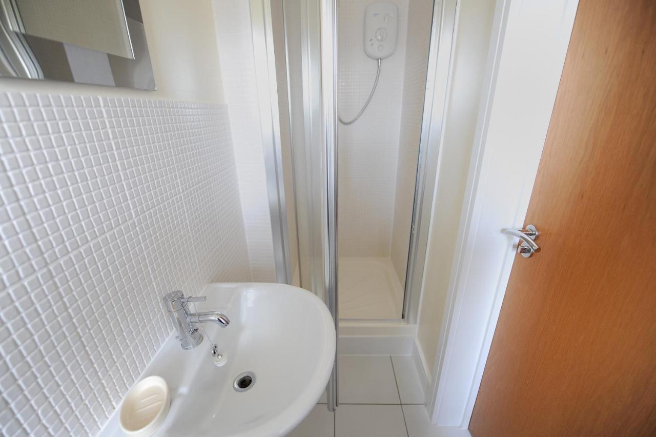 7 Coram Tower Apartment Lyme Regis Bagian luar foto